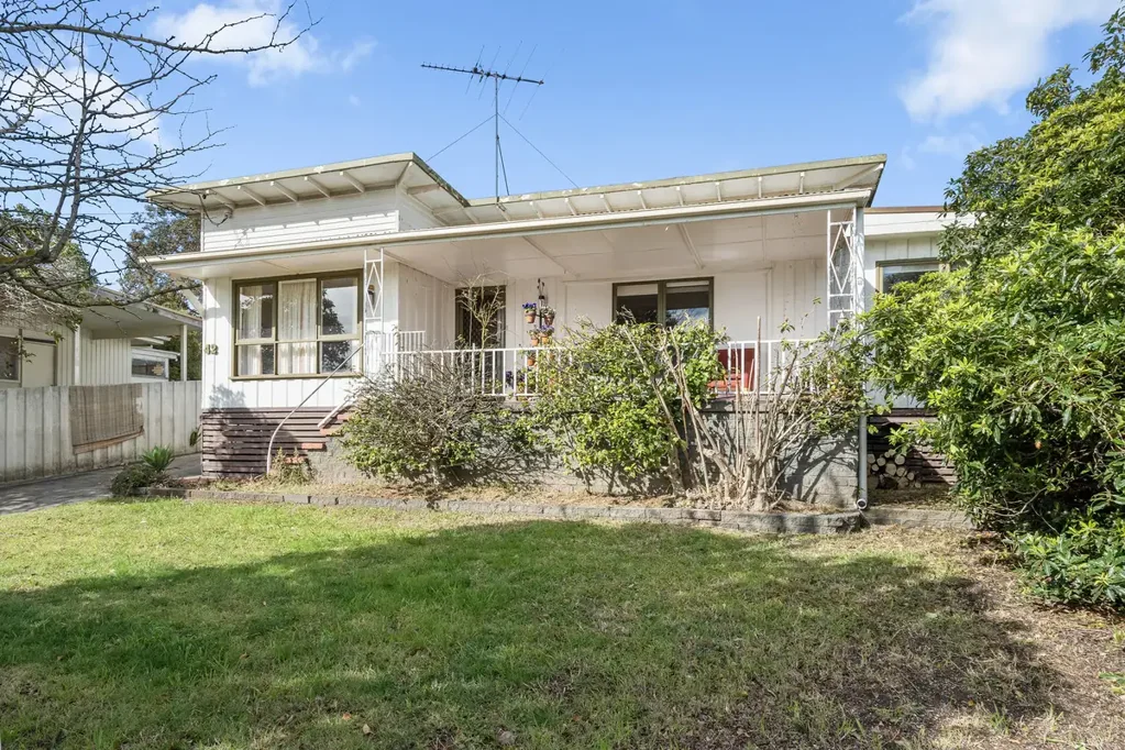 Portarlington 3ਬੈੱਡਰੂਮ Mid-Century Original with Bay Views & Huge Potential (STCA)
