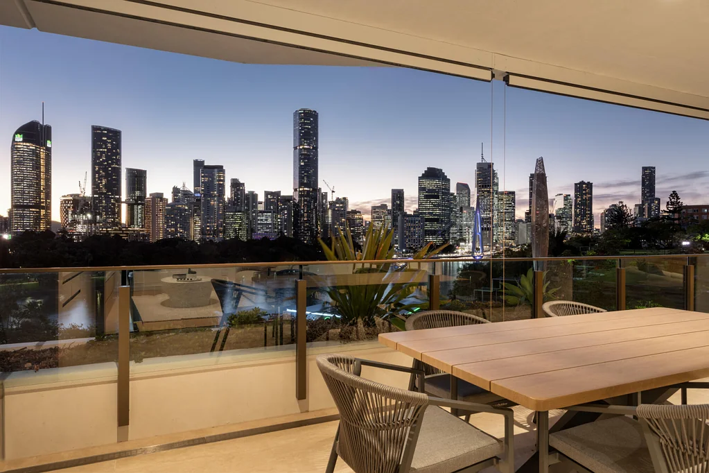 Kangaroo Point 3બેડરૂમ Riverside Luxury Framed by Brisbane's Most Captivating Views