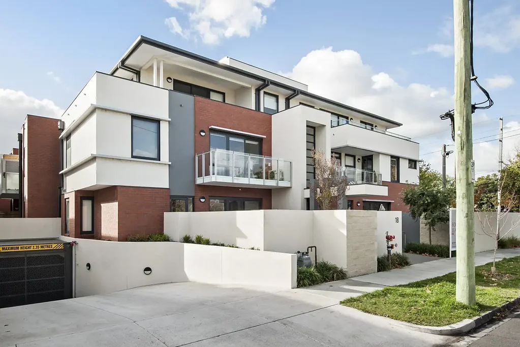 MODERN APARTMENT LIVING IN A GREAT LOCALE
