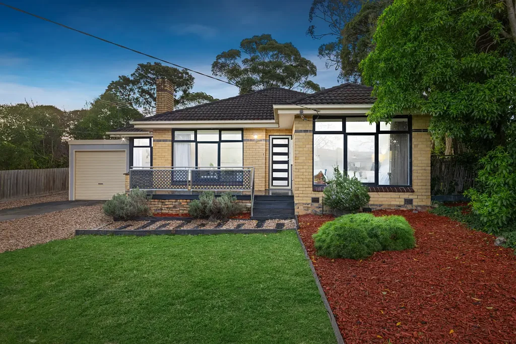 Bayswater 4房 宽敞1195sqm地块 主卧带套间步入式衣帽间 开放式厨房Westinghouse电器 Bosch洗碗机 户外厨房露台 蒸发冷却壁挂加热 Family Entertainer on a Huge 1195sqm Block