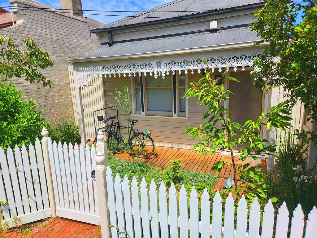 Bright and lovely 3 bedroom home in thriving Abbotsford
