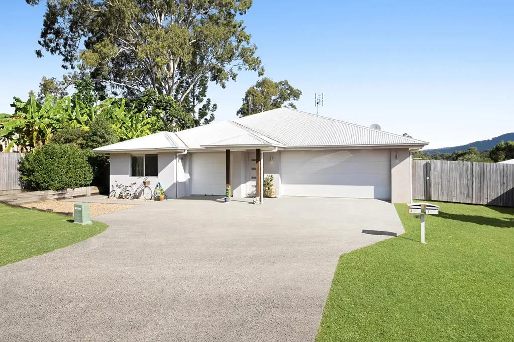 Burnside 5침실 Dual-Key Residence with Exceptional Income Stream in Elevated Hinterland Pocket