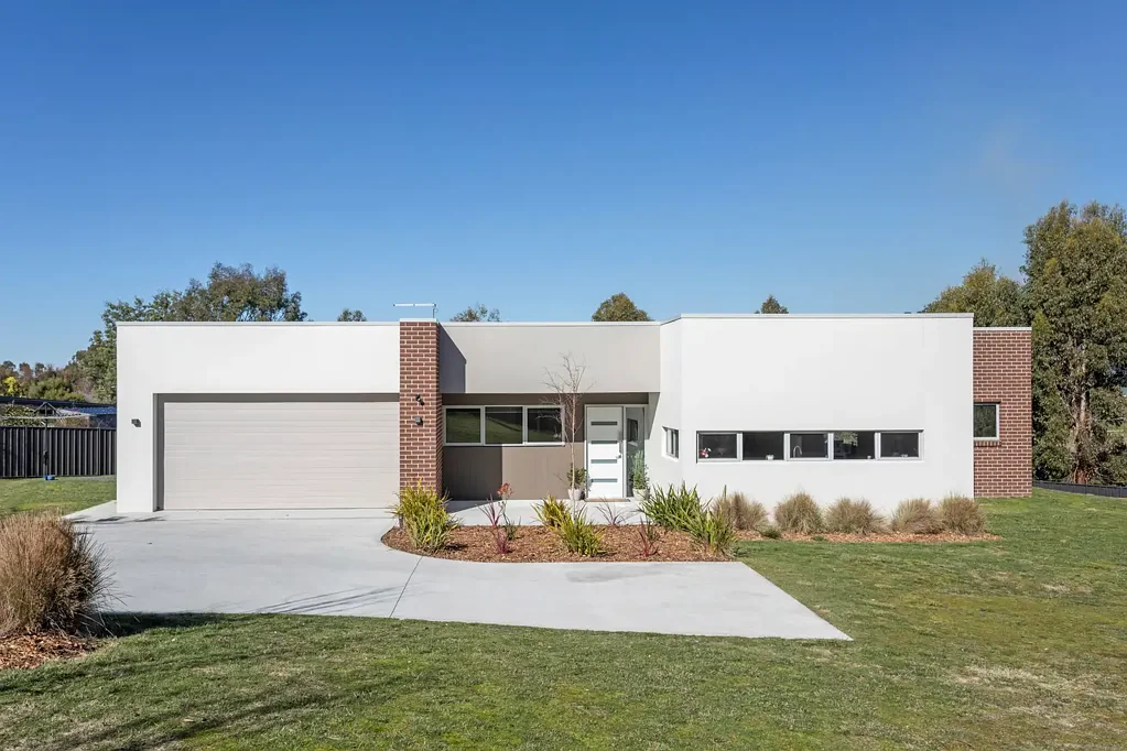 Kings Meadows 4ਬੈੱਡਰੂਮ Family living on a generous, flat and private block just minutes from the Launceston CBD
