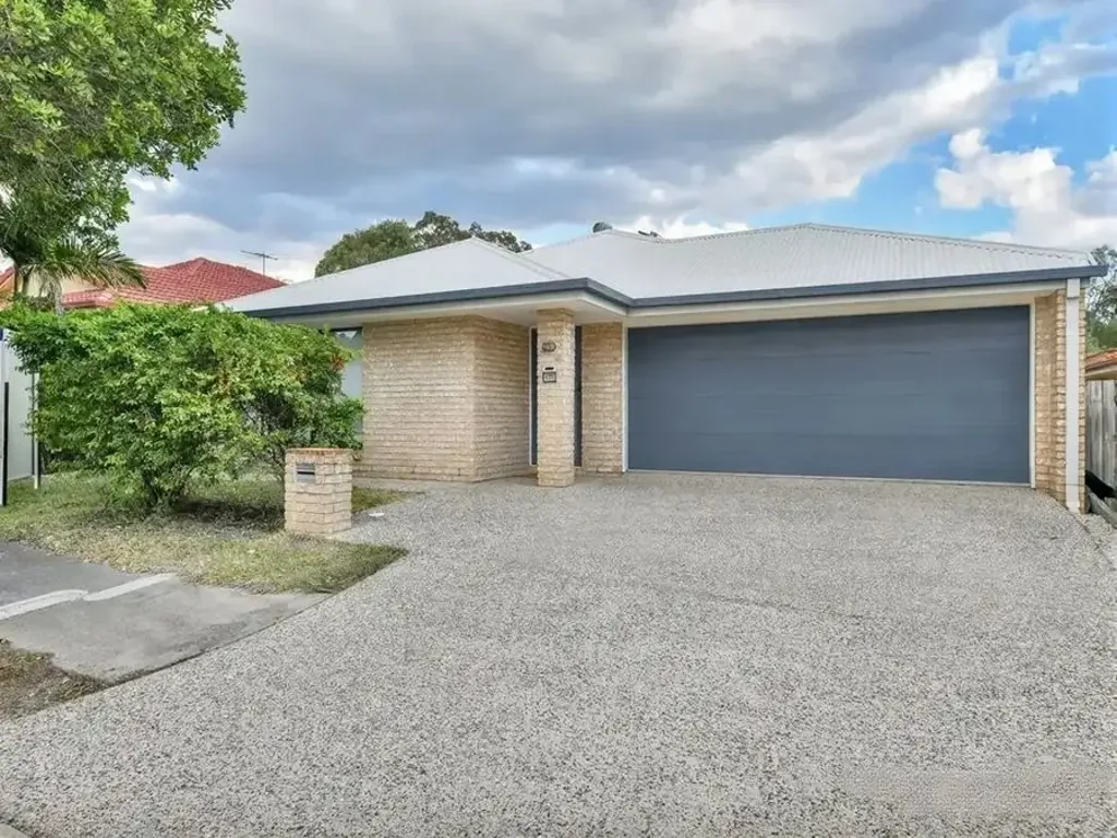 Spacious Family Home in Prime Forest Lake Location