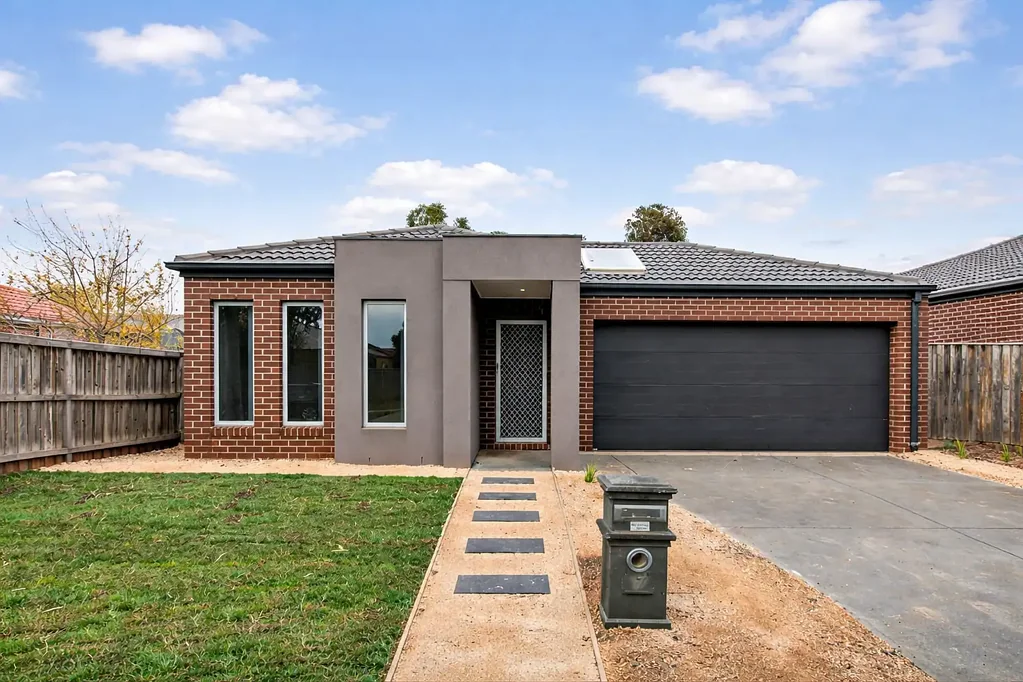 Easy Living in a Prime Brookfield Location
