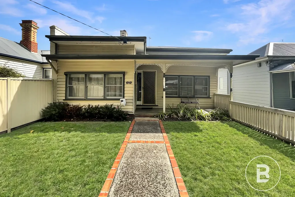 CHARMING AND CONVENIENT LIVING IN THE HEART OF REDAN