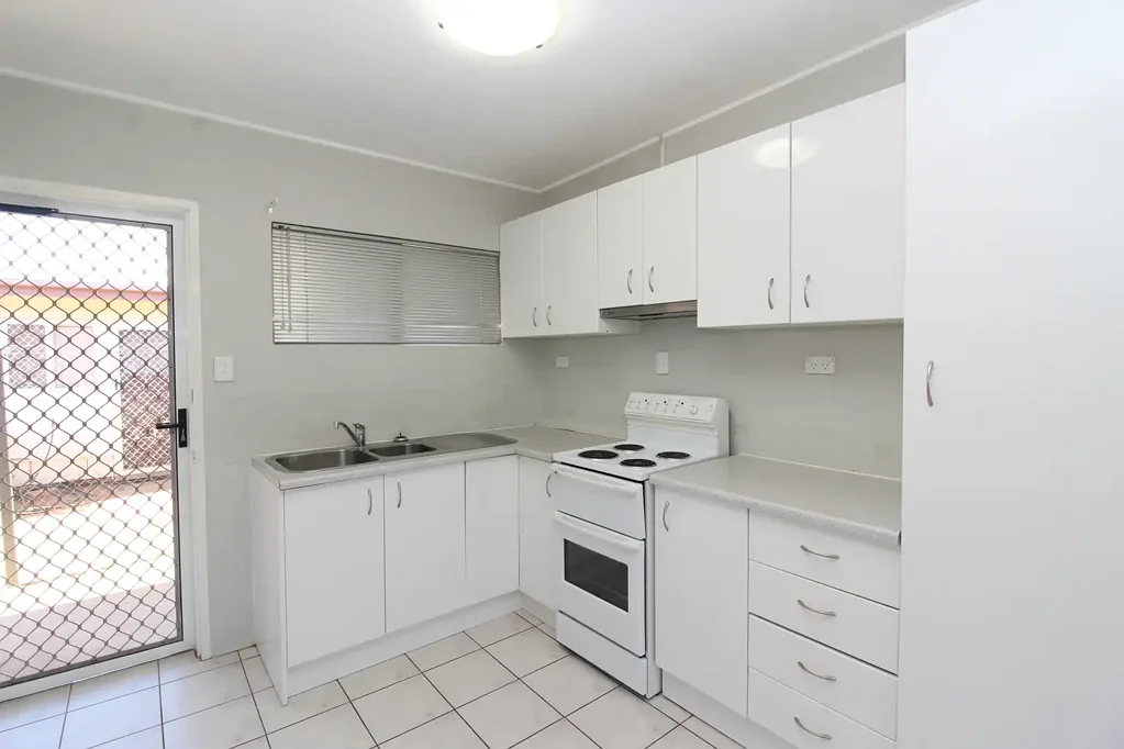 2/2 Daphne Street
