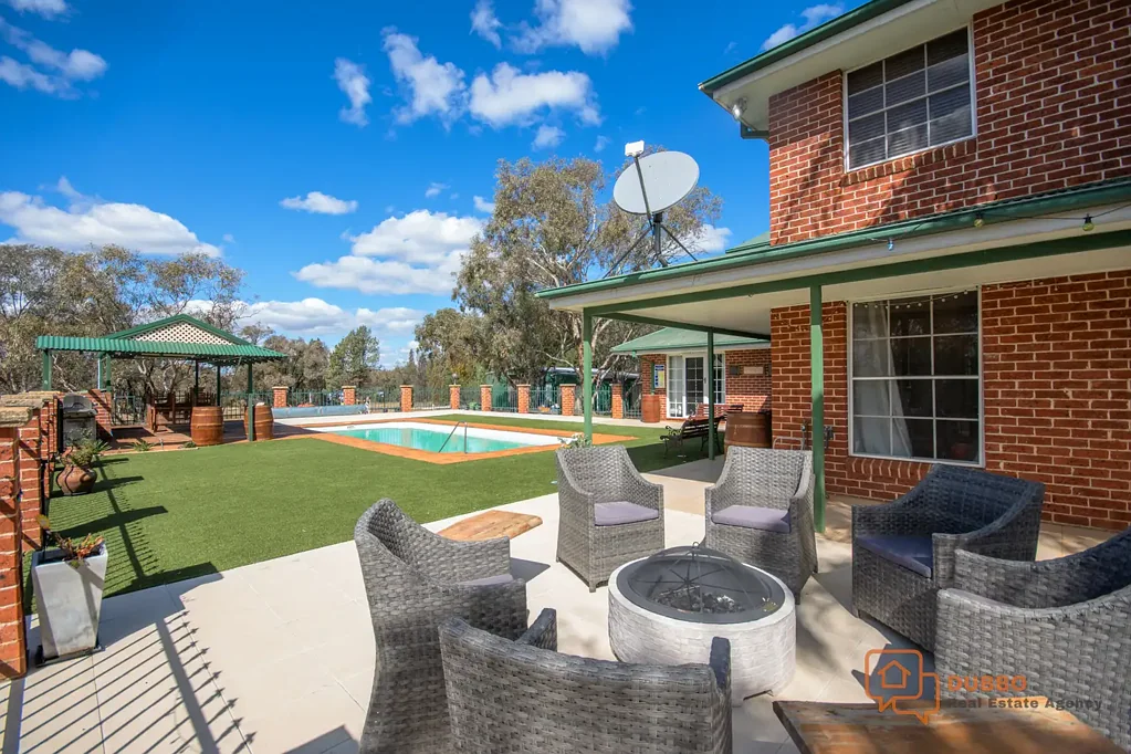 Dubbo 6 Bedroom Escape to "Oatley" A Luxurious 25-Acre Country Oasis