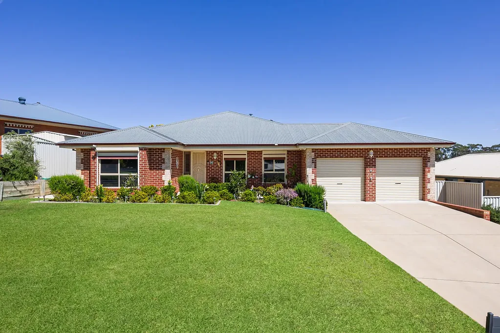 24 Yanko Crescent, Bourkelands, NSW 2650