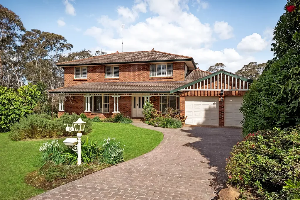 Katoomba 5房  Double-Storey Home in Peaceful Family Setting with Bush Outlook