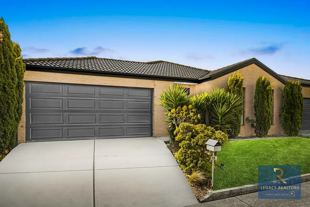 Tarneit 3房 Premium Location Tarneit 3-Bed Master Ensuite Modern Kitchen Low-Maint Backyard Walk-To Schools Shops Stylish Family Home in Prime Tarneit Location - Walk to Shops & Schools!