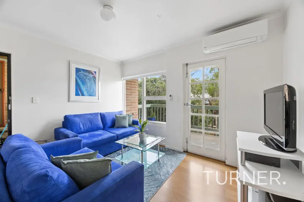 Glenside 1房  Attention Astute Investors! Impeccable and Blue Chip Location Unique additional common land of 1140 sm (approx) with Future Development Potential