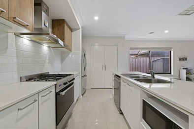 Kusina - 48 Hammersmith Circuit, Traralgon, VIC 3844