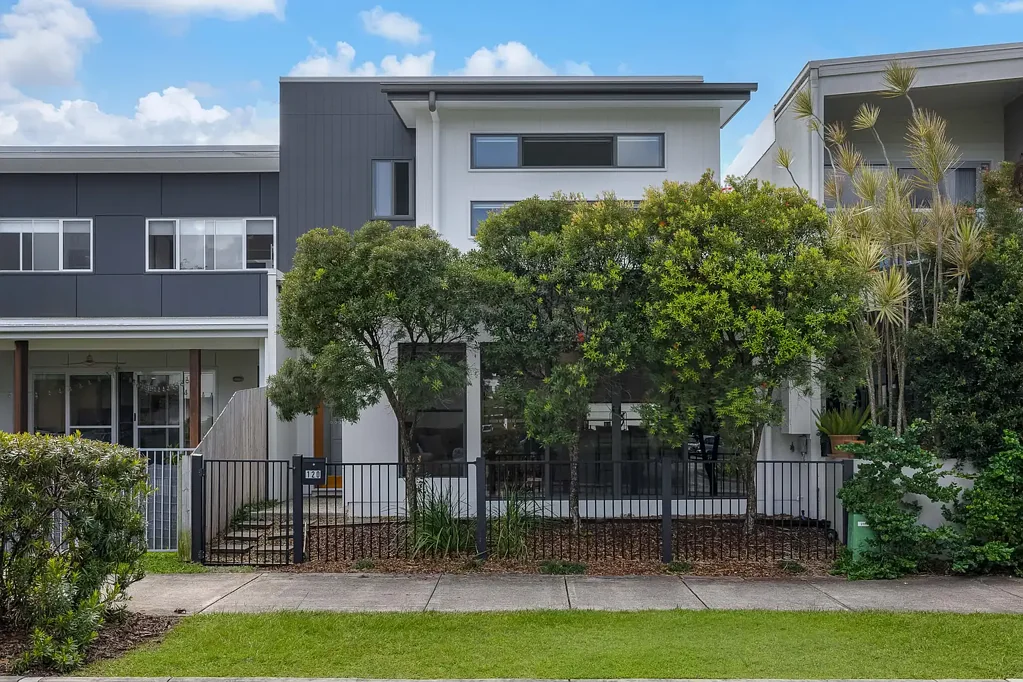 Maroochydore 3ห้องนอน Breathable Architecture & Sun-Drenched Spaces - A Sunshine Cove Sanctuary