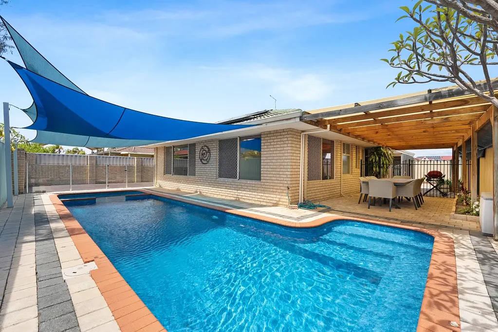 Cooloongup 3ਬੈੱਡਰੂਮ WOODBRIDGE ESTATE FAMILY HOME BOASTING A STUNNING SPARKLING POOL! OPEN SAT 6TH DEC 12.00-12.30PM!