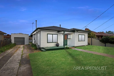 St Albans 3房 占地约 570 平方米，双重居住机会，具有分割潜力！ Dual Living Opportunity on 570m² (Approx.) with Subdivision Potential!
