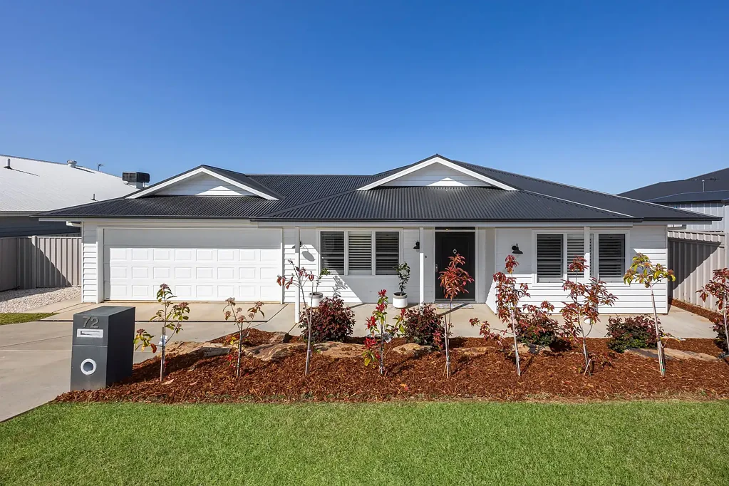 72 Jumbuck Drive, Gobbagombalin, NSW 2650