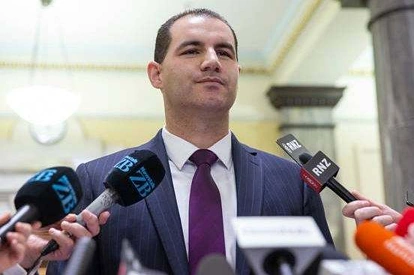 认了！政坛渣男Jami-Lee Ross 承认自己婚内出轨2名女性，其中一位还是已婚的国家党议员……另有一份新录音曝光！