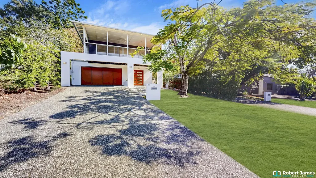 Tewantin 4房  Stylish Coastal Living in Old Tewantin's Best Street