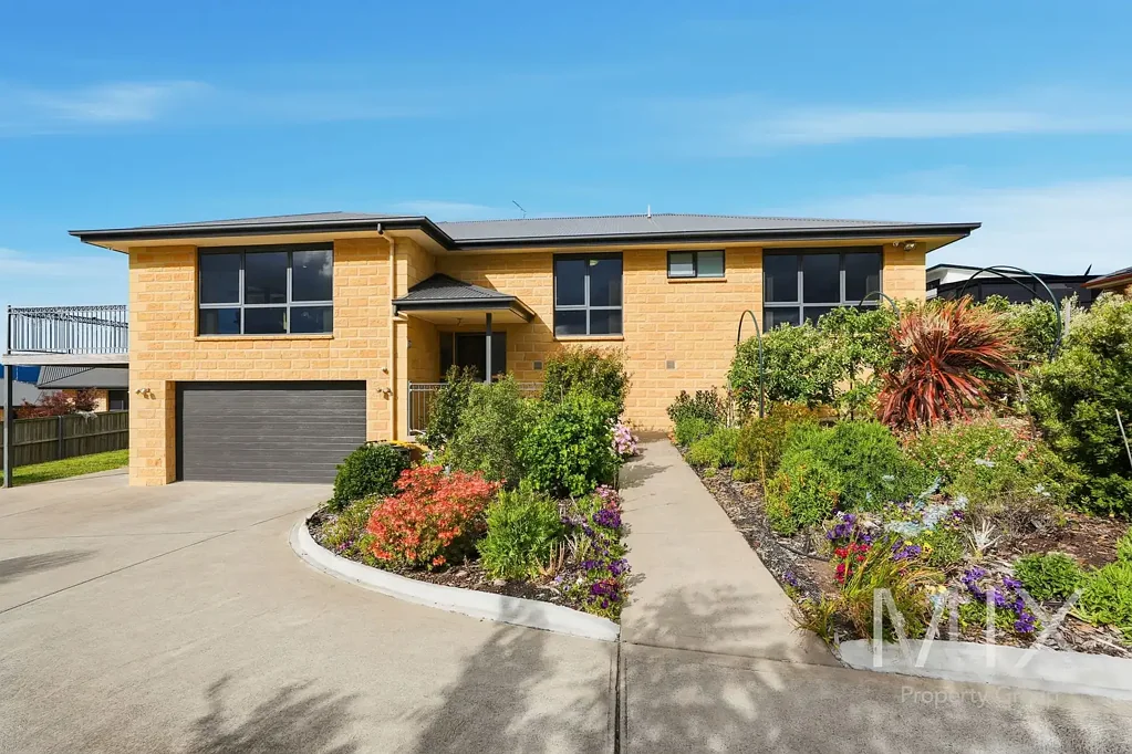 Midway Point 4房  A Modern Dual-Living Home with Stunning Views & Established Gardens