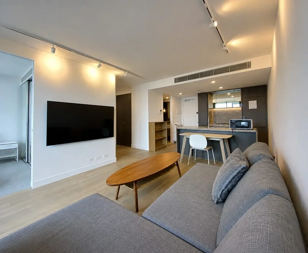 Furnished 1-Bedroom Apartment with Spectacular City Views