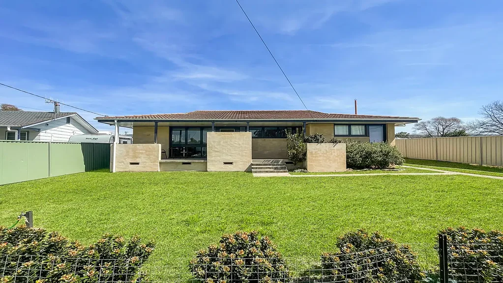 Move-In Ready, Fully Furnished Living Near Mudgee CBD