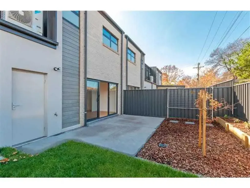 Modern 3-Bedroom Townhouse in the Heart of Dickson