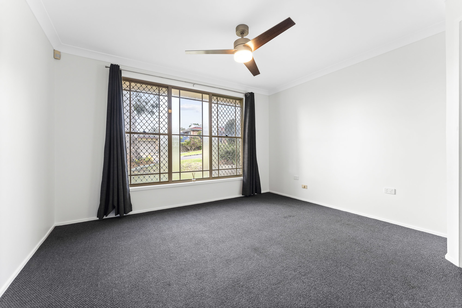 2 FAY ST, LAKE MUNMORAH NSW 2259, 0部屋, 0バスルーム, House