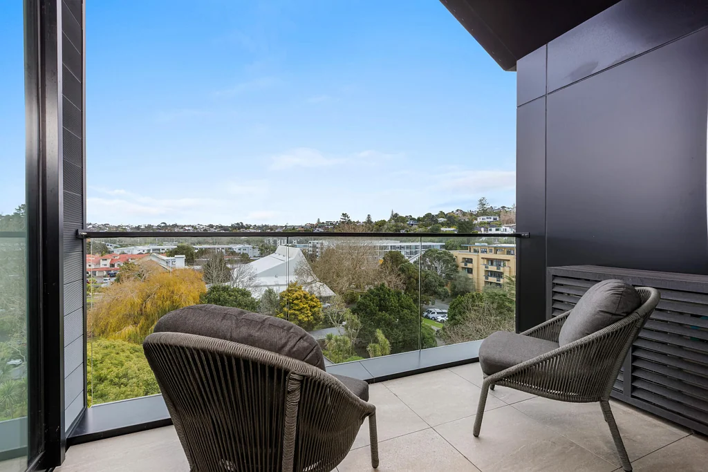 Browns Bay 2房  Penthouse Apartment - Coastal Lifestyle