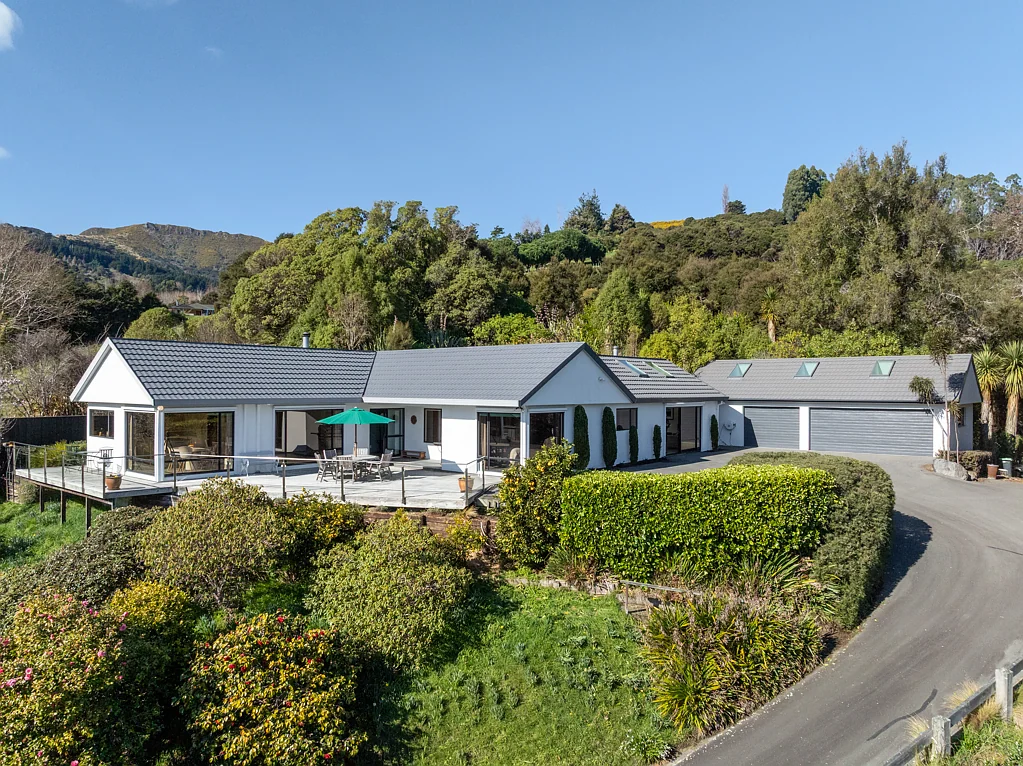 Akaroa 3ਬੈੱਡਰੂਮ Single-level serenity with views and versatility