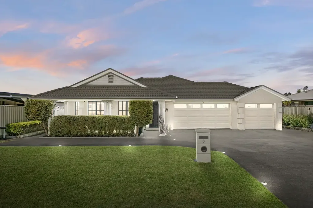 Rutherford 5Kwarto Sophistication meets seamless living in entertainer's paradise