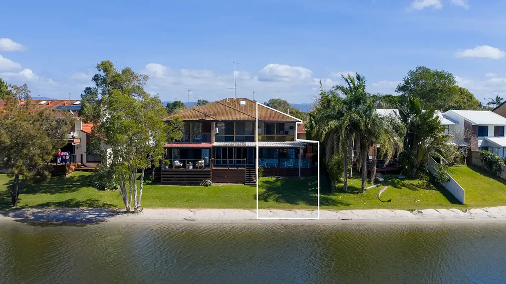 Burleigh Waters 2ਬੈੱਡਰੂਮ The Lakeside Life is Calling