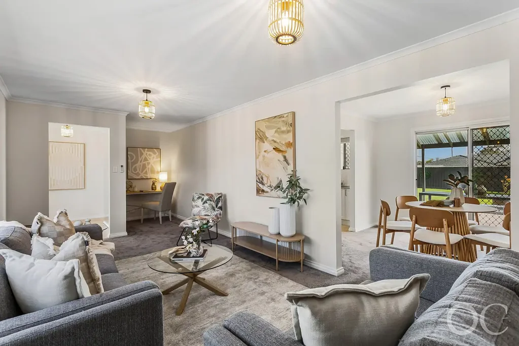 Old Noarlunga 3房  Open the Door to Updated Living