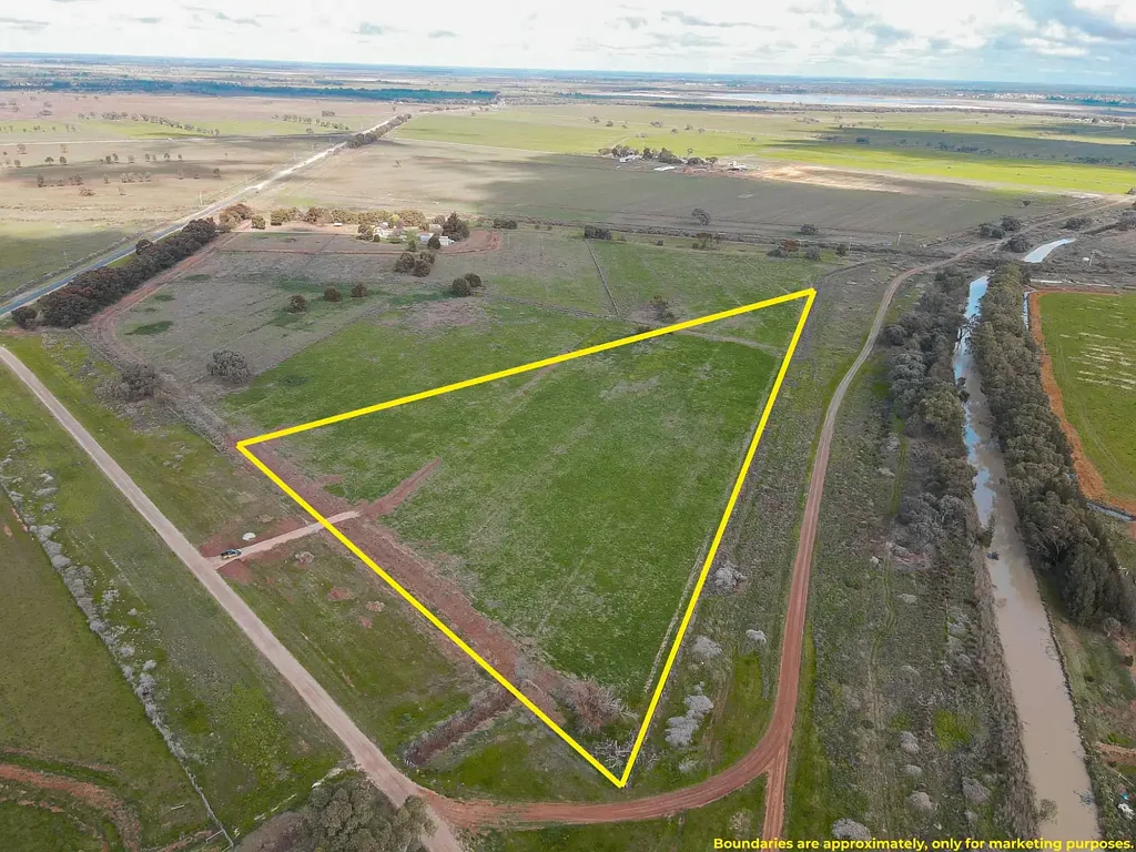 Kerang Unique 3.41 Ha (8.5 Acres) Farmlet