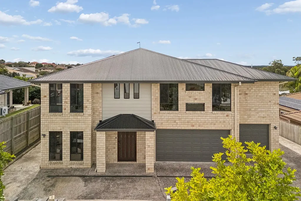 Regents Park 6 Slaapkamer MONSTER HOUSE WITH TWO MASTER BEDROOMS + MULTIPLE LIVING ZONES!