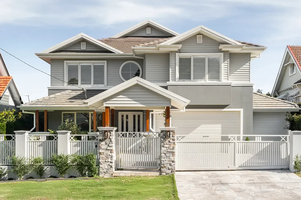 Ascot 5બેડરૂમ A Custom-Built Hamptons Masterpiece in Blue-Chip Ascot