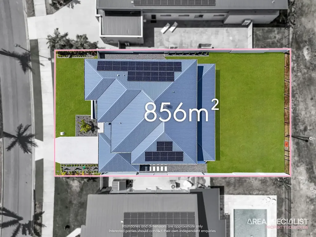 Jacobs Well 5Zimmer Expansive Family Sanctuary | Big Block, Near-New Home & Endless Possibilities in Calypso Bay