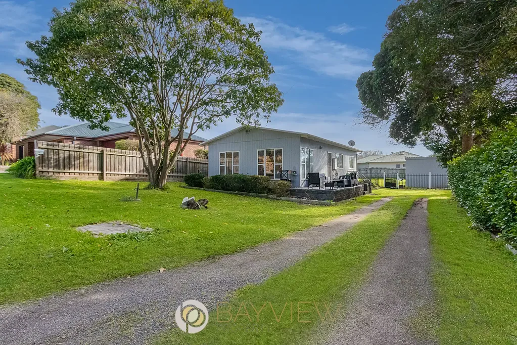 Spacious Coastal Living – Furnished or Unfurnished, the Choice is Yours!