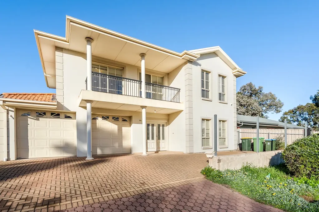 Room for the Whole Family – Prime Enfield Location