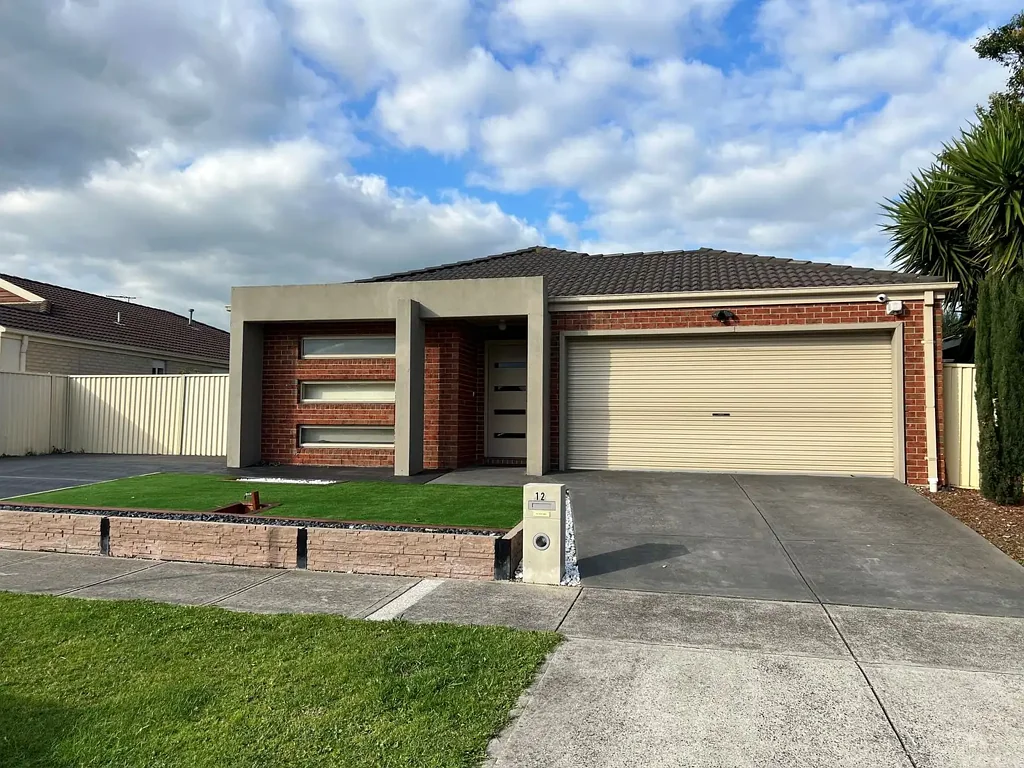 Spacious 4-Bedroom Family Home in a Convenient Location!!