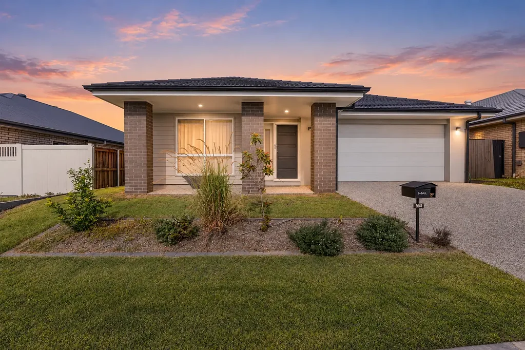 Collingwood Park 4Kwarto Near-New Family Living With Everything At Your Doorstep