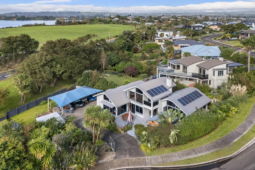Omokoroa 5房  A home that truly stands apart.