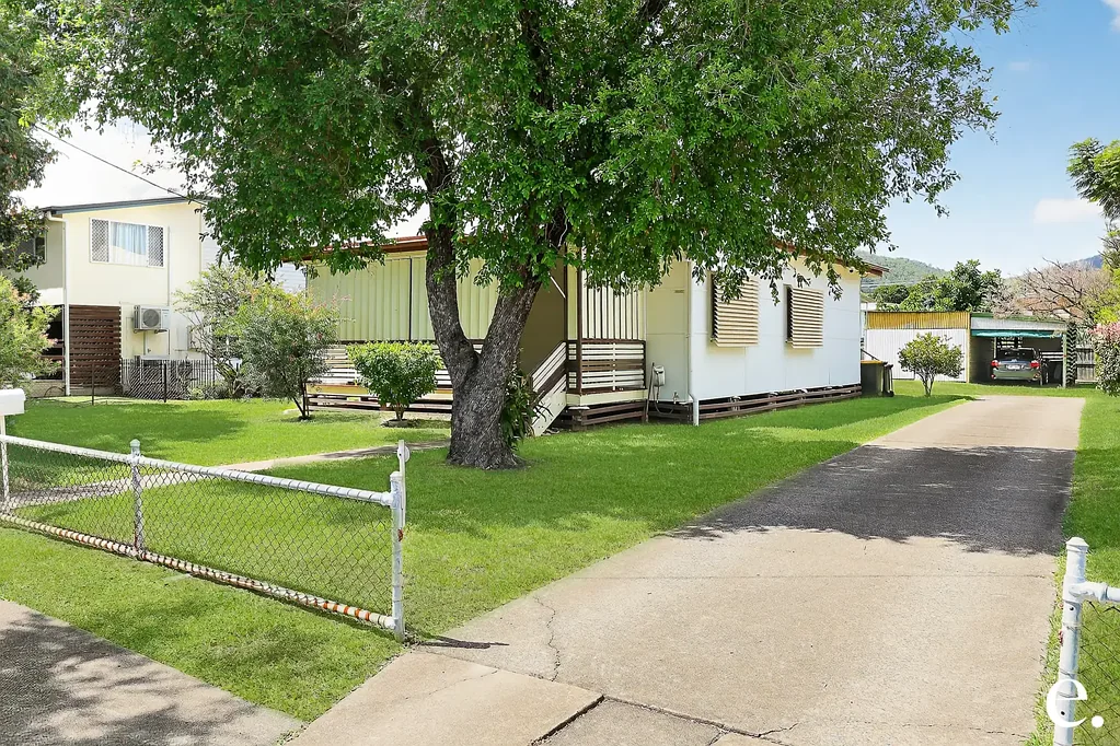 Cottage-Style Living with Space, Warmth & Practicality