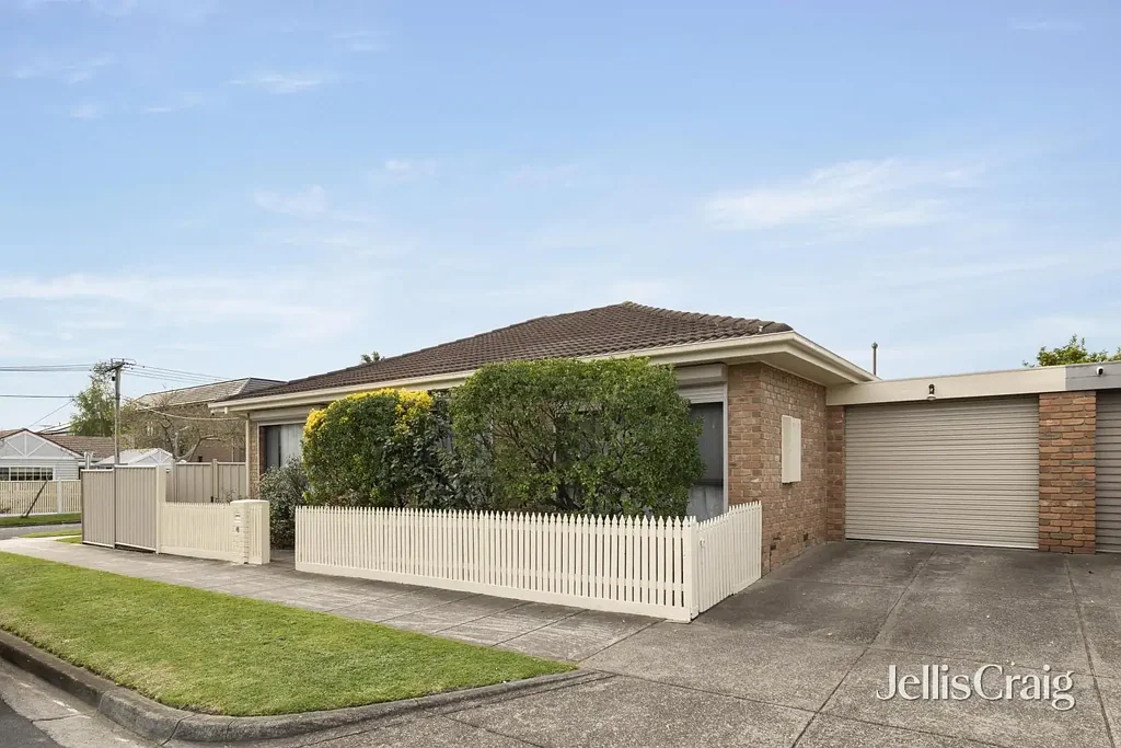 Bentleigh 3Zimmer Sunny disposition on a corner block