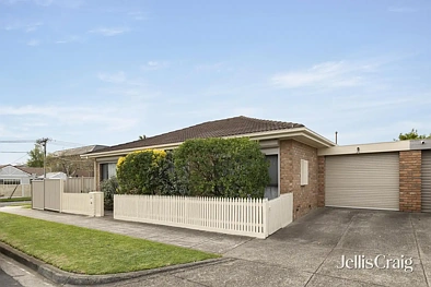 Labas ng Bahay - 2 ROGERS RD, BENTLEIGH VIC 3204