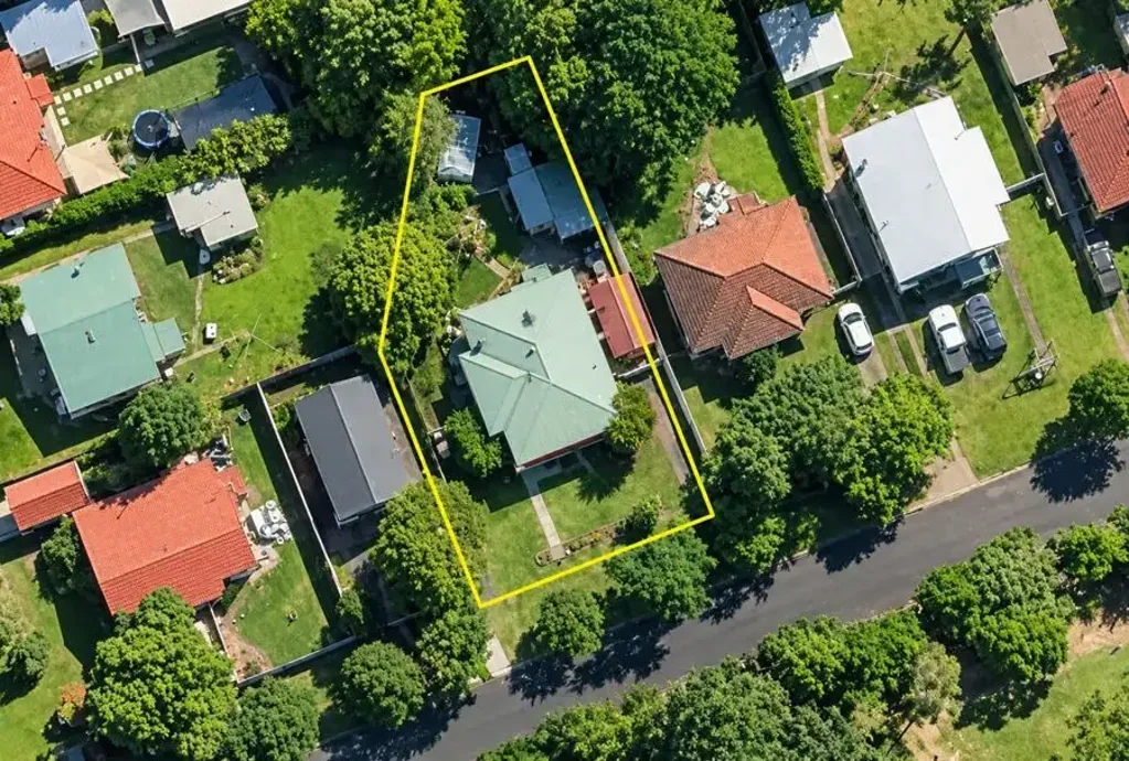 Leichhardt 3બેડરૂમ Tidy Home with Dual side access Potential!