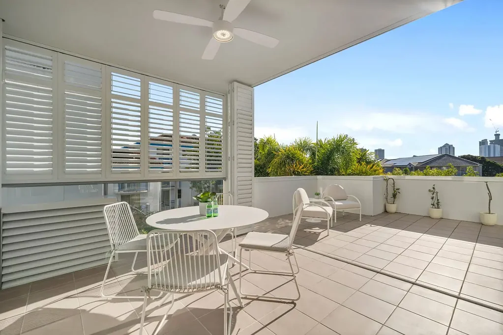 Surfers Paradise 3Kwarto Rare 3 Bed - Boutique block of  13, With a Terrace That Steals the Show