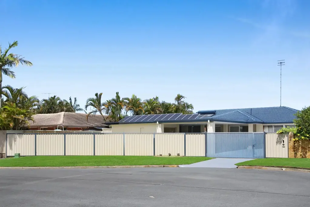 8 Cedar Court, Palm Beach, QLD 4221