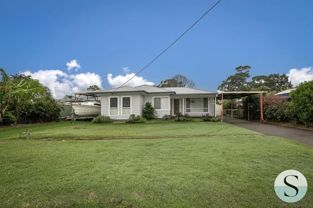 Belmont North 3 Bedroom Big Value So Close To Redhead Beach, Single Level Home & Large Flat Block, 20m+ Frontage, Dual Side Access, Renovated Kitchen & Living