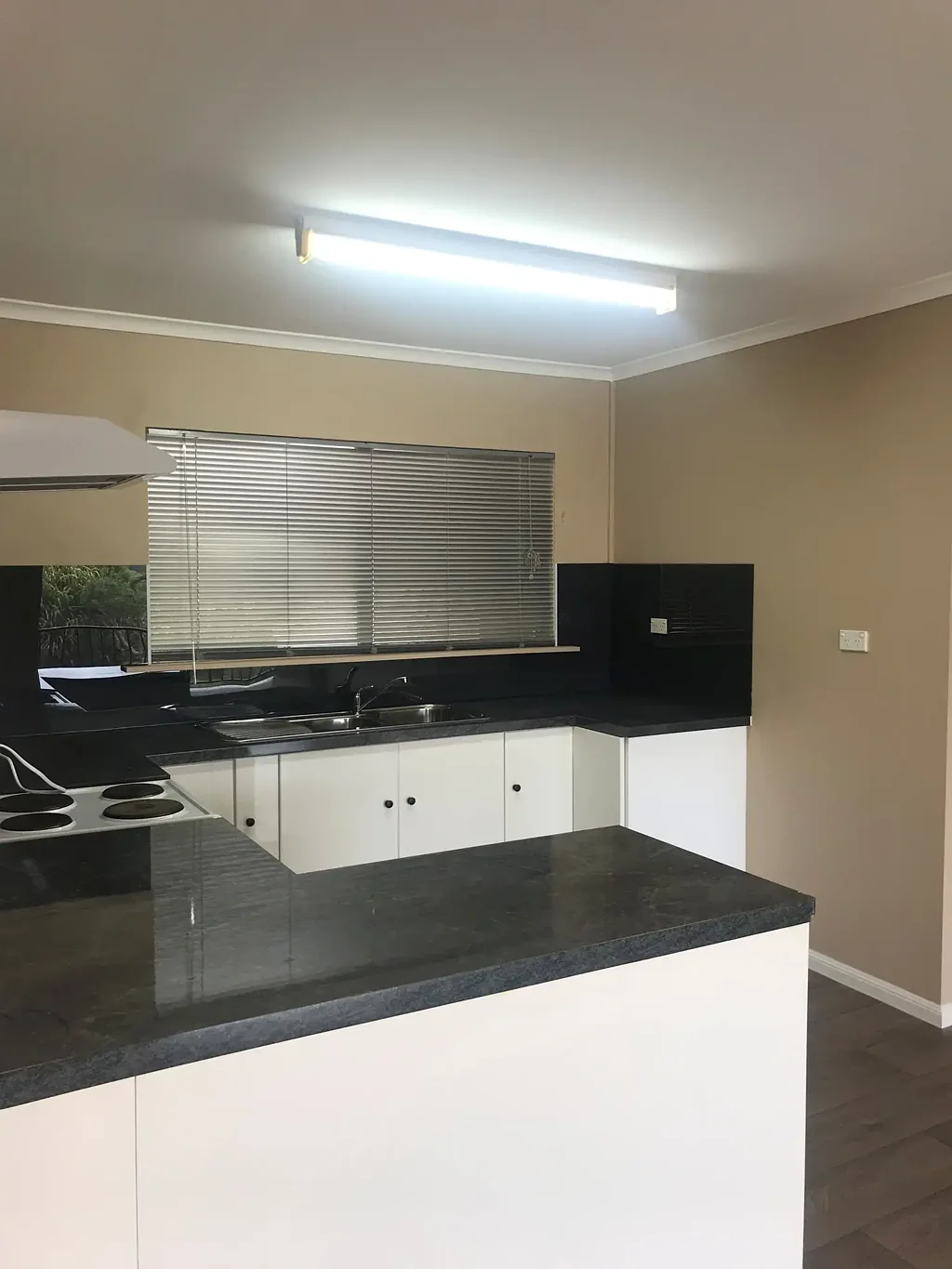 Atherton 2कमरा ELEVATED LIVING WITH A CENTRAL POSITION